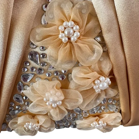 New Badgley Mischka Gold Satin Clutch w/ Pearl Flowers NWT Retail $179 - Picture 10 of 12